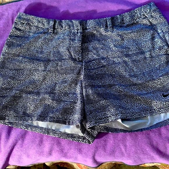 Women’s Nike size 12 golf shorts. Black and white print. Like new. - Picture 1 of 6